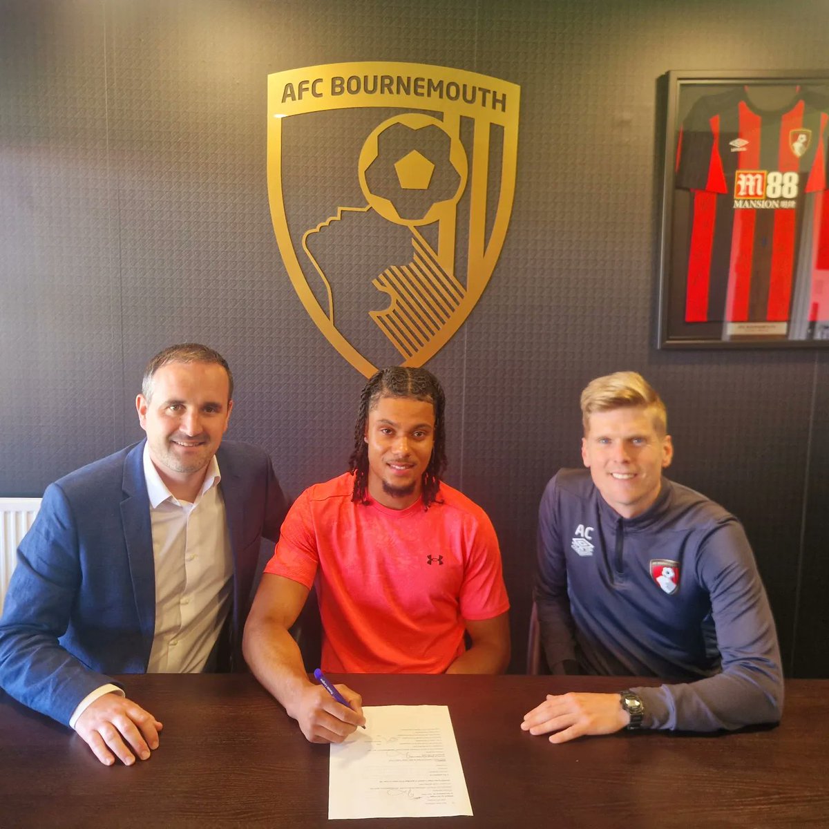 ShaunShields's tweet photo. The first deal of what will be a busy summer ahead for @quorum_sports 

Delighted to have concluded a new two year contract for Noa Boutin at AFC Bournemouth. I am looking forward to seeing 20 year old French man continue to develop next season.

Félicitations Noa 🇫🇷 💪🏼 https://t.co/KS5Ml1HQvh