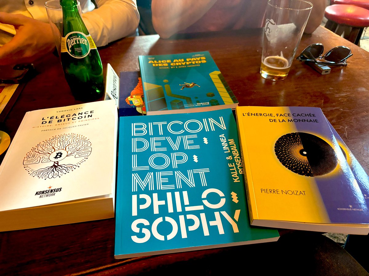 KonsensusFR's tweet photo. Petite sélection de livres pour le meet-up de ce soir 🍻 https://t.co/oiLwZuFgyx