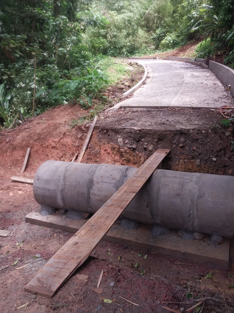 On Monday June 3rd 2024, a visit was completed to review the Clozier Farm Access Road which is financed by the SAEP Programme. The photos below depicted the preparation and installation of 900mm cylindrical culverts at the Clozier farm road.