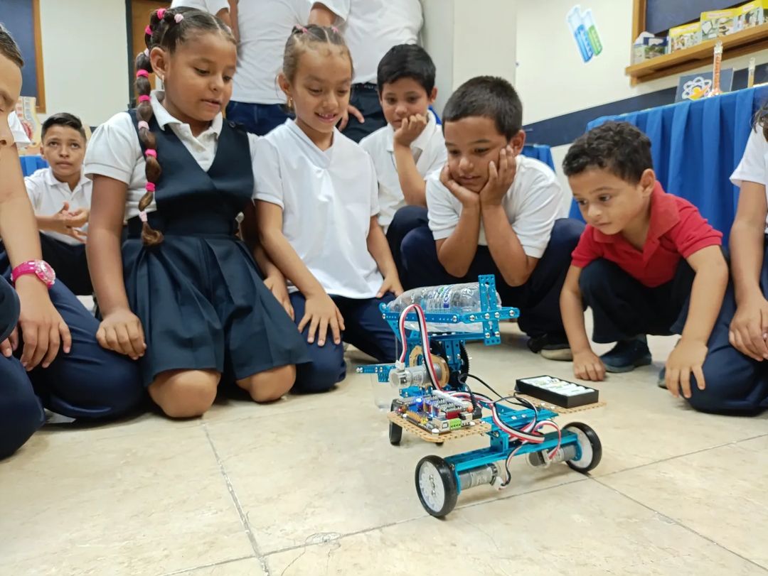 #Entérate | 👧🏻🎒Estudiantes de la Escuela Bolivariana Cascajales del estado Lara vivieron una experiencia científica 🧪 y educativa en la 𝐒𝐚𝐥𝐚 𝐝𝐞 𝐂𝐢𝐞𝐧𝐜𝐢𝐚𝐬 𝐃𝐫𝐚. "𝐀𝐧𝐚𝐦𝐚𝐫í𝐚 𝐅𝐨𝐧𝐭”.

#PuebloLealSiempre