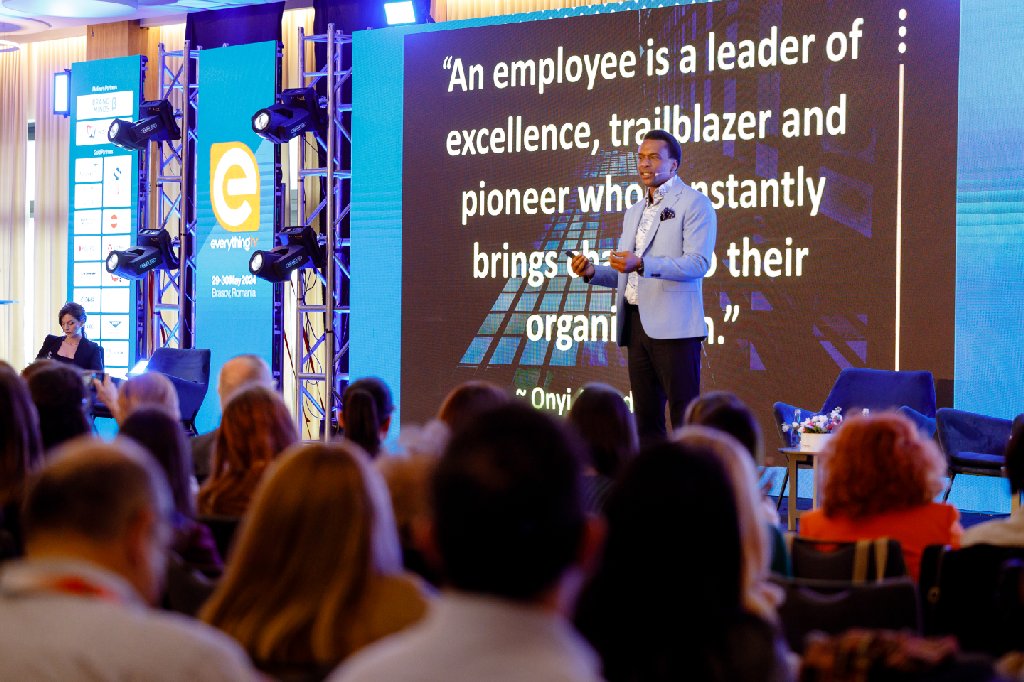 Onyianyado777's tweet photo. Cutting Edge #Leadership
Official pics of Romania 2024 🇷🇴
Absolutely fantastic time in Romania delivering my keynote to more than 300 leaders.
The era of creative distinction 📌
#LeadershipShuffle #DesignThinking #Business #GlobalGoals #Euro2024
#LestWeForget #HungerGames https://t.co/a3VahfogxY