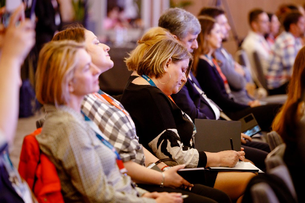 Onyianyado777's tweet photo. Cutting Edge #Leadership
Official pics of Romania 2024 🇷🇴
Absolutely fantastic time in Romania delivering my keynote to more than 300 leaders.
The era of creative distinction 📌
#LeadershipShuffle #DesignThinking #Business #GlobalGoals #Euro2024
#LestWeForget #HungerGames https://t.co/a3VahfogxY