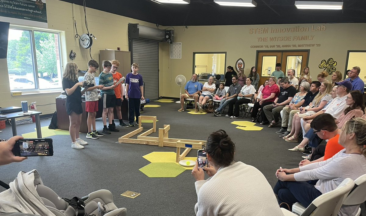 KCHS Robotichauns tweet media