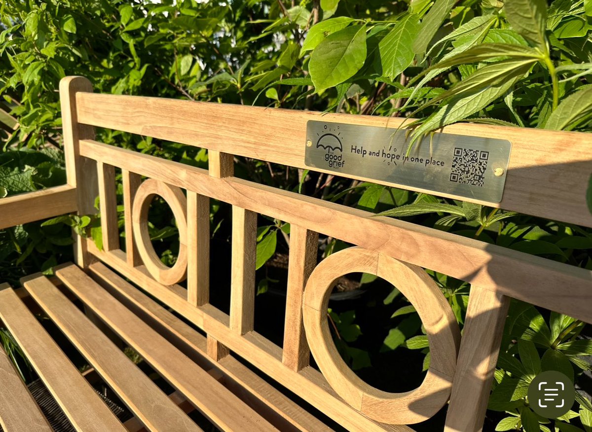 goodgrieftrust's tweet photo. We have fabulous news!
We can confirm that The Good Grief Trust will be at the Royal Windsor Flower Show this Saturday with our beautiful bench from @potsandpithoi to celebrate our 1st Anniversary of #SitWithHope!!
We will be introducing this initiative to visitors and updating everyone on the success we have had since our launch last June.
HRH The Duchess of Edinburgh will be opening the event once again and we are looking forward to more plaques being pledged on the day. 🧡☂️
If you have tickets come and say hello! 👋@lindamagTV