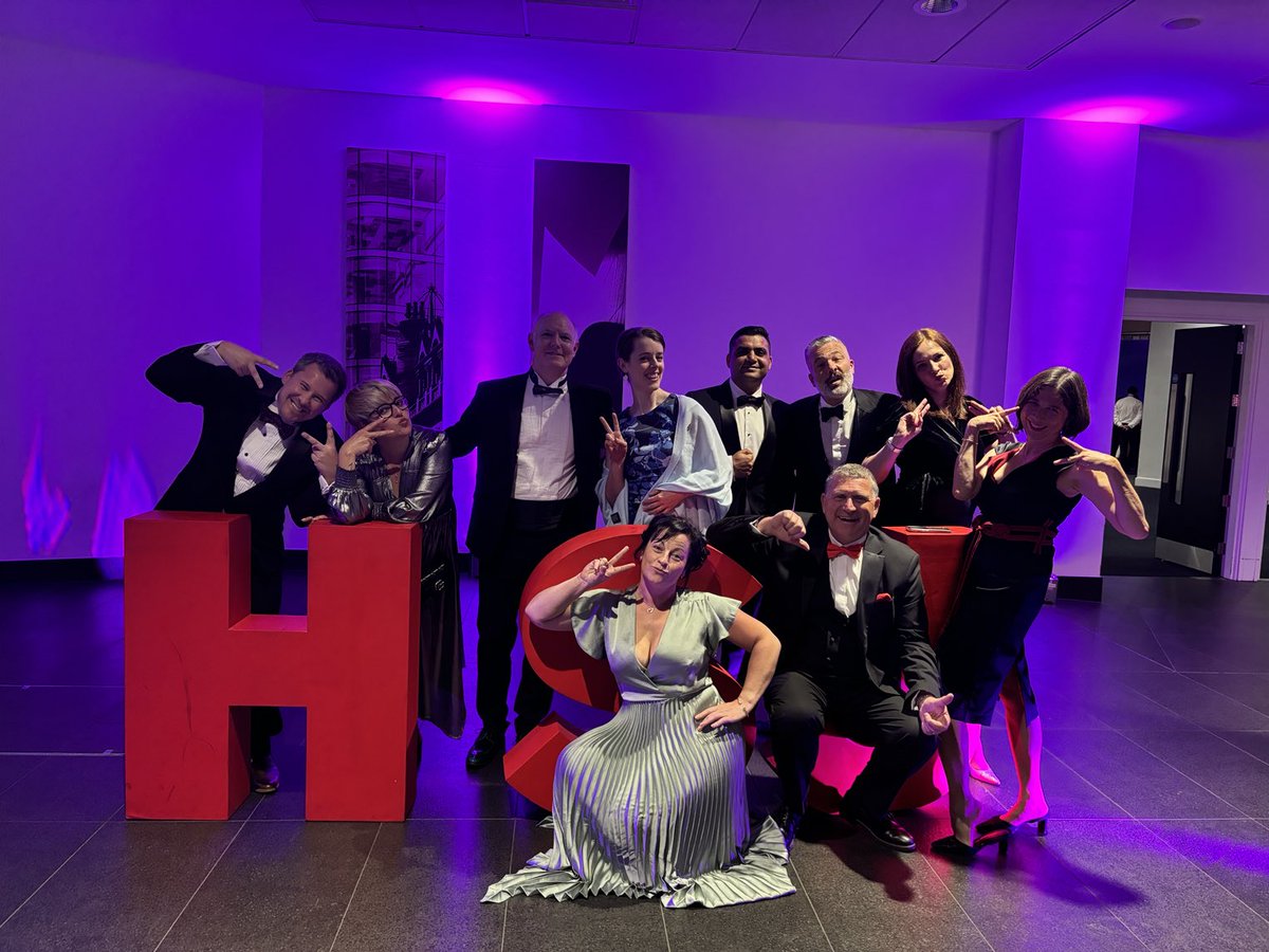 ejlim8's tweet photo. 💋 mwah who wants Essex kiss? Geordie girls & Essex boys #table1 bet you wish you were sitting with us 😛 #hsjdigitalawards @HSJ_Awards @HT_NENC @_ProvideDigital https://t.co/KjrxxE3IWH