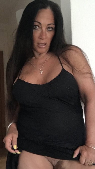 Off out on my last night on the town😈😈. Let&rsquo;s see if i can get a bit of action 😈😈😈 https://t.co/Zu4q