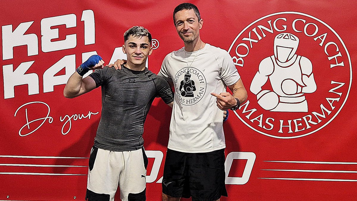 tomashermanbox's tweet image. 🥊Visita y Entrenamiento con Rafael Lozano Jr, nuestro recién clasificado en Bangkok para estos JJOO de París 2024. Un orgullo para el boxeo español, y un ejemplo de constancia y superación a sus 19 años. ¡Un grande! 
#París2024 
#rafalozanojr
#tomashermanbox 
#keikami