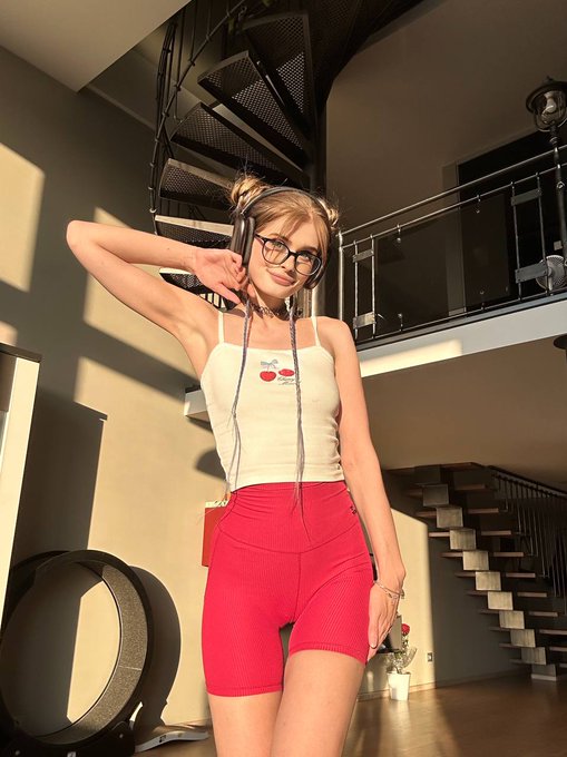 Do I look like your next girlfriend ? https://t.co/8lgPdZuxtP<a href="/tag/yoga"class="tags"><span>#yoga</span></a><a href="/tag/youtuber"class="tags"><span>#youtuber</span></a><a href="/tag/yogagirl"class="tags"><span>#yogagirl</span></a><a href="/tag/artyoga"class="tags"><span>#artyoga</span></a>