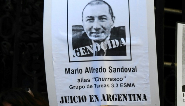 CompagnonO's tweet photo. 1) Bonheur de rentrer chez soi et de trouver un "avis préalable à une mise en examen en matière de diffamation". Le plaignant? Mario Sandoval, bourreau de la dictature argentine, qui croupit en prison à Buenos Aires pour crimes contre l'humanité

@IHEAL_CREDA @Sorbonne_Nvelle https://t.co/y35ZYgnsFY