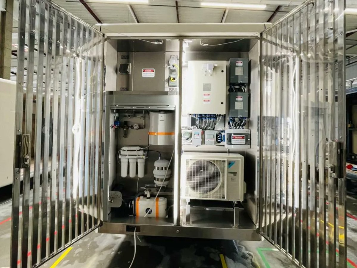 HausMicro's tweet photo. Assembled #microhaus units at our facility are ready for their happy owners 🙌 #freedomdelivered https://t.co/UuGOGMy977