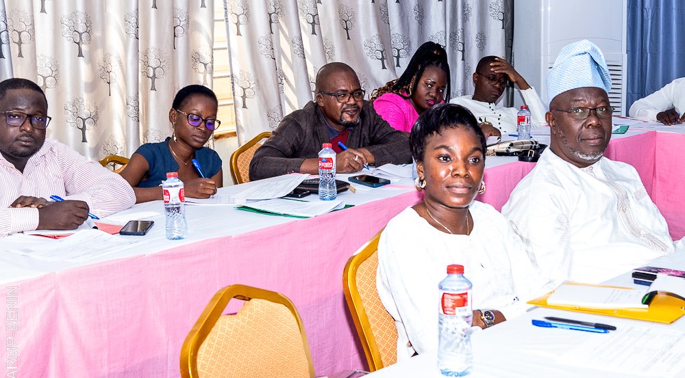 ArmpBenin's tweet photo. Prévue pour prendre fin le vendredi 07 juin 2024, cette session est organisée par l'@ArmpBenin à l'endroit des #PRMP et des Chefs des #CCMP autour du thème : "Attribution du marché sur la base de l'offre évaluée économiquement la plus avantageuse : cas des marchés de travaux". https://t.co/HVQ5u6HI6e