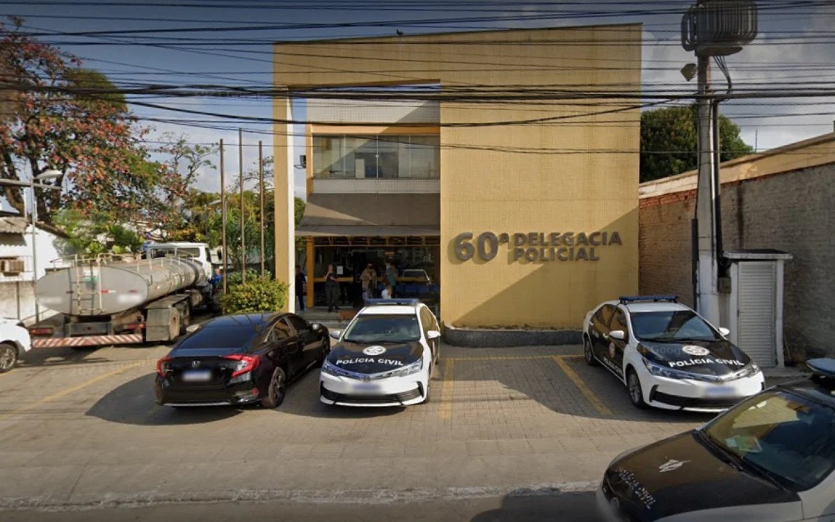 PCERJ's tweet photo. 🚨 #60DP prendeu um homem apontado como chefe do tráfico de drogas da comunidade do Lixo, em Cabo Frio. Ele foi capturado no município mineiro de Muriaé. A ação contou com o apoio da Polícia Civil de Minas Gerais e da #PRF.
Leia no site 👇
https://t.co/KoJXwedjlN https://t.co/1bJEXy87Xa
