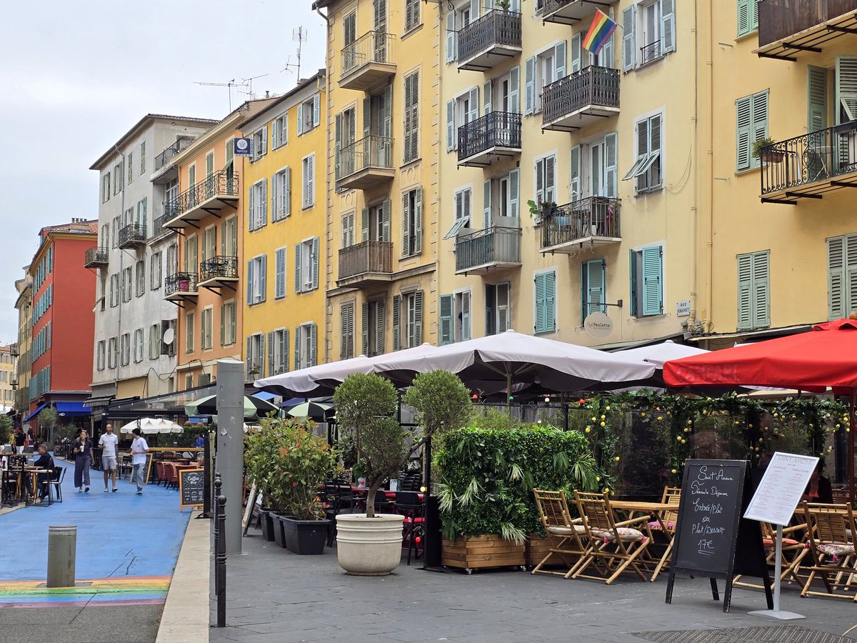 cd_land's tweet photo. Même quand le ciel est gris, la ville est belle, car colorée 😍
#NiceCotedAzur #PlaceduPin
#CotedAzurFrance #Nice06
@ExploreNCA @VisitCotedazur https://t.co/Ra6PsoWOnt