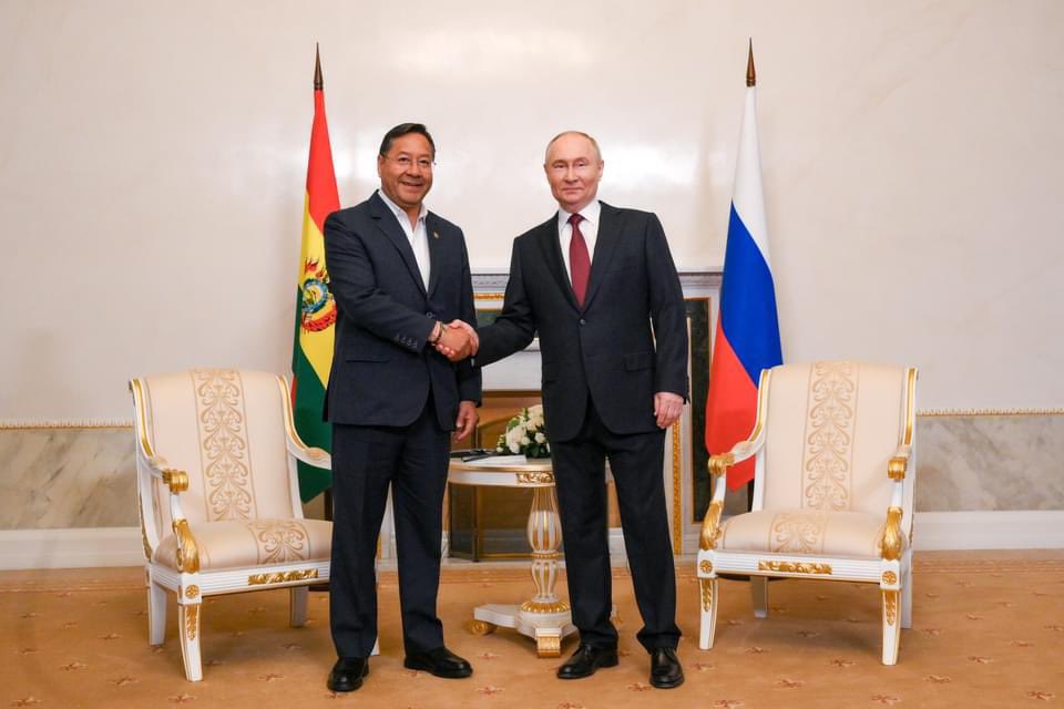 Con el hermano presidente de #Rusia, Vladímir Putin, hoy sostuvimos una importante reunión en San Petersburgo, donde avanzamos en una amplia agenda bilateral de beneficio mutuo para nuestros pueblos, como resultado del trabajo de la Comisión Intergubernamental Ruso-Boliviana de
