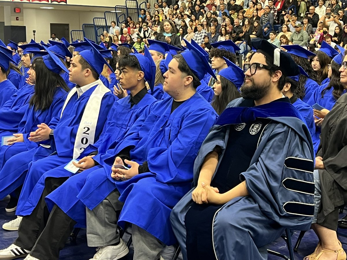 SUHSD's tweet photo. We’re still celebrating with our @LaunchSUHSD graduates, families, and staff! 🚀🎉 Get ready to launch into a bright future filled with endless possibilities #classof2024! https://t.co/bdH9Fuko8n