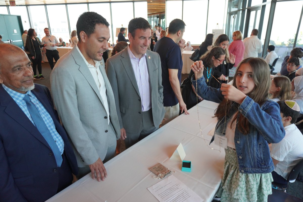 MuseumJewishHeritage (@mjhnews) on Twitter photo This week the Museum hosted the finale of our annual Interfaith Living Museum, bringing together Al Ihsan Academy, Kinneret Day, and Schecter Manhattan during which students collaborate and learn about each other’s cultures. <a href="/EricDinowitzNYC/">Council Member Eric Dinowitz</a> and <a href="/ChrisMarteNYC/">Christopher Marte</a> joined us. This week the Museum hosted the finale of our annual Interfaith Living Museum, bringing together Al Ihsan Academy, Kinneret Day, and Schecter Manhattan during which students collaborate and learn about each other’s cultures. <a href="/EricDinowitzNYC/">Council Member Eric Dinowitz</a> and <a href="/ChrisMarteNYC/">Christopher Marte</a> joined us.
