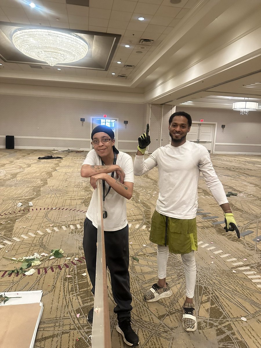 CFMSLLC's tweet photo. The relocation experts have arrived!          👑🦬🐘🦍👑 https://t.co/kfOpedIBYh