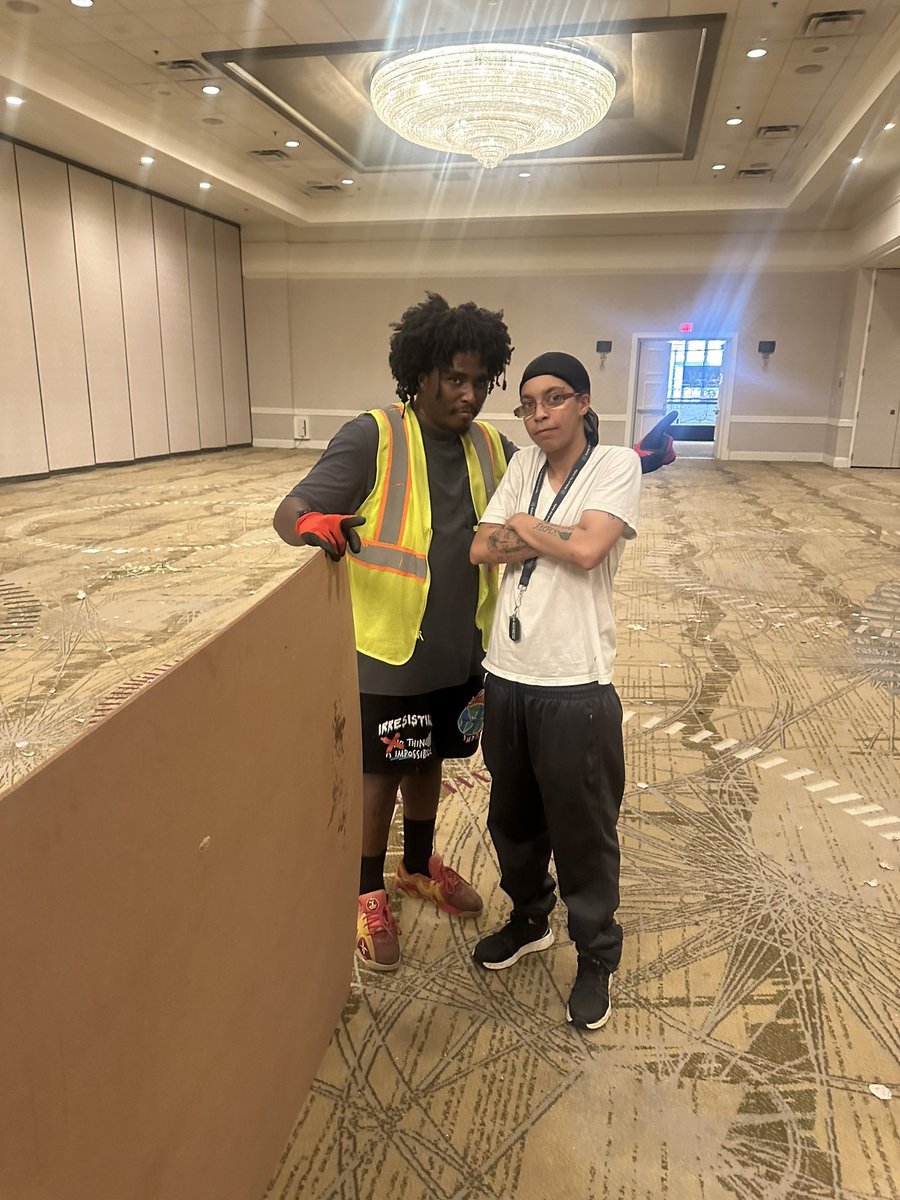 CFMSLLC's tweet photo. The relocation experts have arrived!          👑🦬🐘🦍👑 https://t.co/kfOpedIBYh