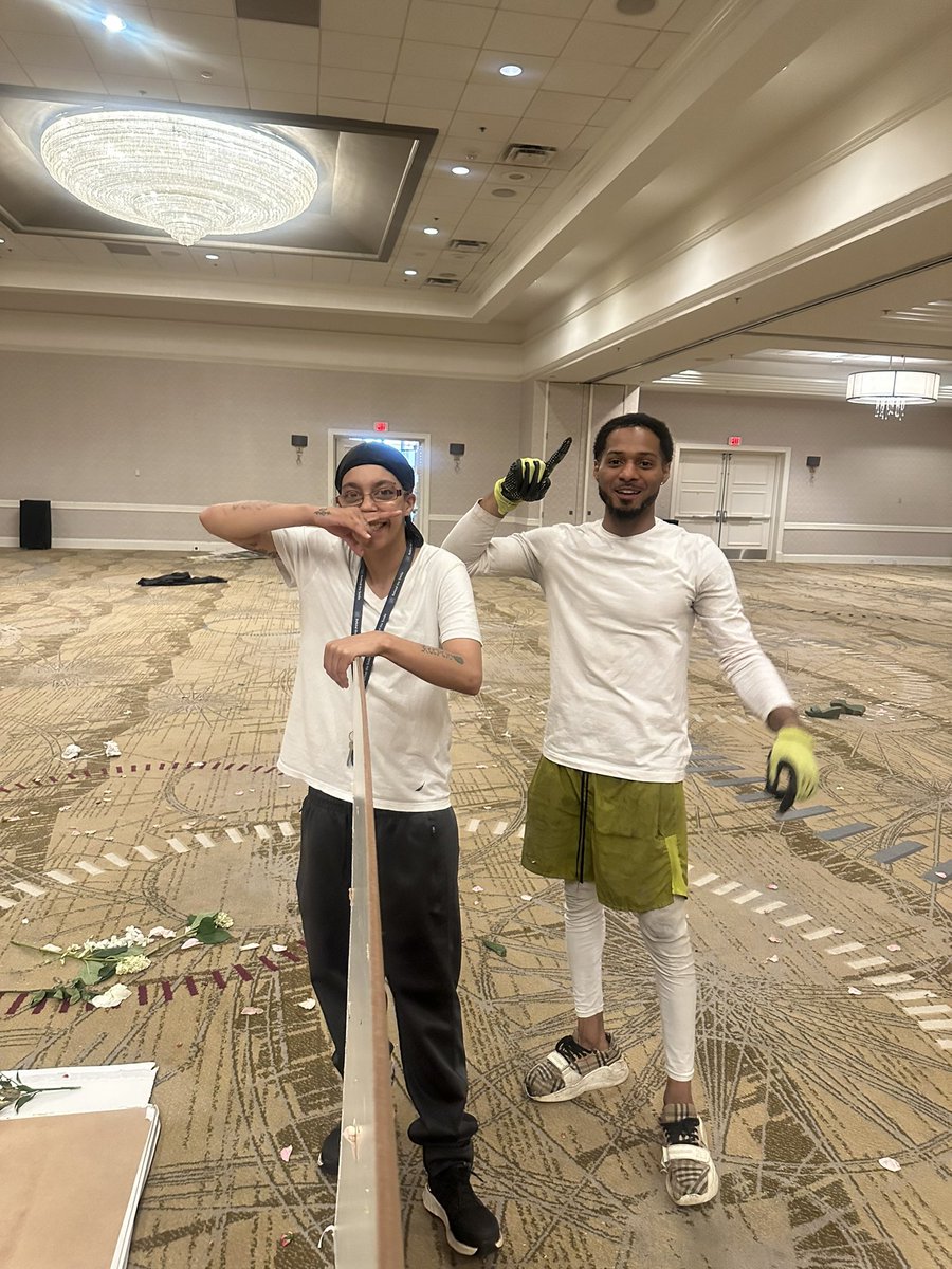 CFMSLLC's tweet photo. The relocation experts have arrived!          👑🦬🐘🦍👑 https://t.co/kfOpedIBYh