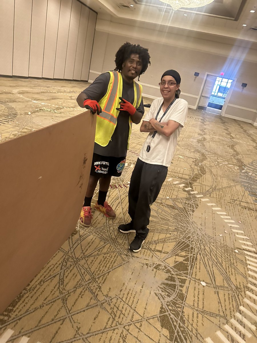 CFMSLLC's tweet photo. The relocation experts have arrived!          👑🦬🐘🦍👑 https://t.co/kfOpedIBYh