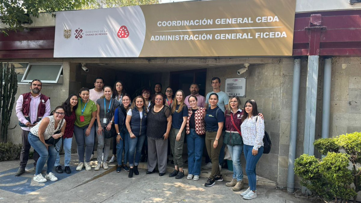 SedecoCDMX's tweet photo. Junto a @Ficedacomunidad realizamos un recorrido para dar a conocer a #GrupoWalmart las iniciativas de sustentabilidad que la @CdeAbastoCDMX ha creado en los últimos años, como la producción de biodiésel, el programa #ITACATE y la Central Fotovoltaica. https://t.co/667KH7zF1e