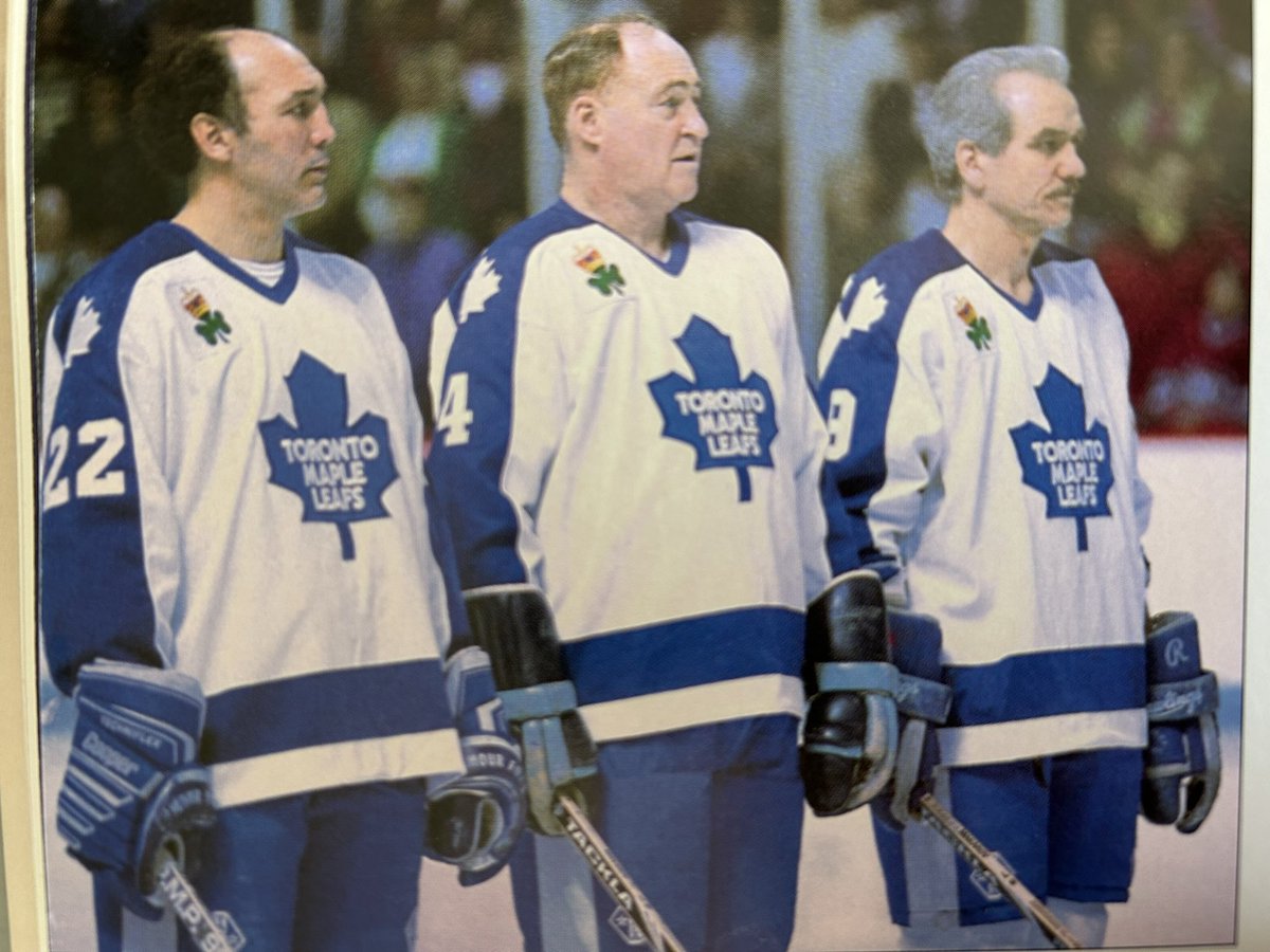 Claude6Landry's tweet photo. Three former Toronto Maple Leafs stars, photographed during the performance of the national anthems on the Forum ice, during a former players' game. We recognize #DaveTigerWilliams, #RedKelly and #NormUllman. https://t.co/gvXtZh5QVt