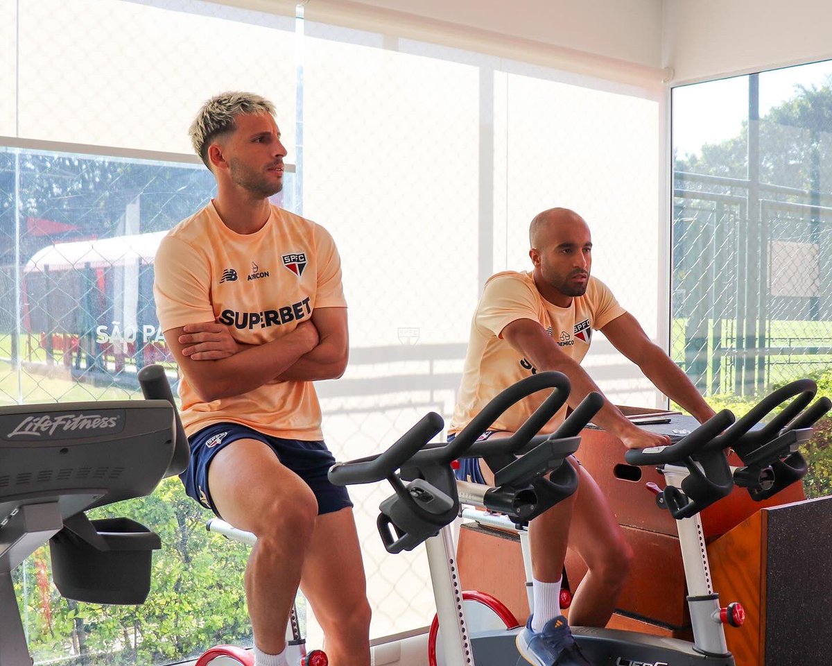 SaoPauloFC's tweet photo. 💪 Dia de avaliações físicas no elenco!

A comissão técnica aproveitou a pausa no calendário nesta Data FIFA para promover testes que coletaram informações individualizadas dos atletas.

#VamosSãoPaulo 🇾🇪

📸 Erico Leonan / saopaulofc https://t.co/rFHNgxm4lG