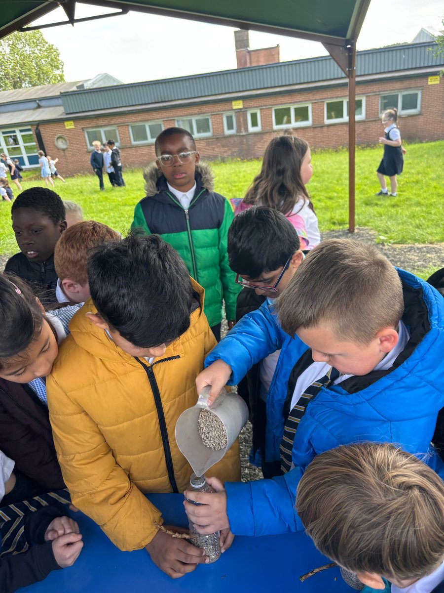 St_monicas_prim's tweet photo. P3b worked together with P3a and P2a for Eco Funday! They created their own bird feeders for our garden. Thank you to the Eco Council for all their help and sweating this activity upπΏπ± #EdScotOL # EcoFunday #STEMglasgow https://t.co/GakrxuNvD3