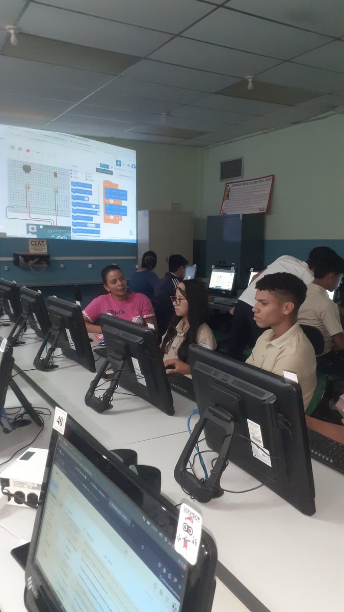 Espacio Tecnológico Educativo al servicio de la Comunidad. Mcpio Bolívar - Barinas, Coordinación Regional <a href="/FundabitBnas/">Fundabit Barinas</a>
  y Nacional <a href="/Fundabit_/">FundabitOficial</a> 
Apoyando a la formación de Robótica Educativa Digital_Tinkercard- Est. del L.N.C.A.M_Instructores a cargo_Infocentro.