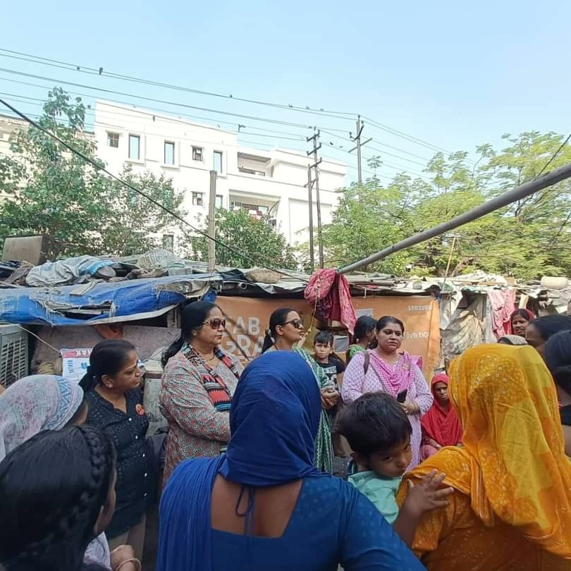 india_iap's tweet photo. On Menstrual Hygiene Day, IAPWC Ghaziabad, in collaboration with Brahmpunj Foundation, conducted campaign to promote significance of maintaining menstrual hygiene. Organized free pad distribution drive, ensuring access to feminine hygiene products for those who work long hours. https://t.co/Lc0pGFTkHM