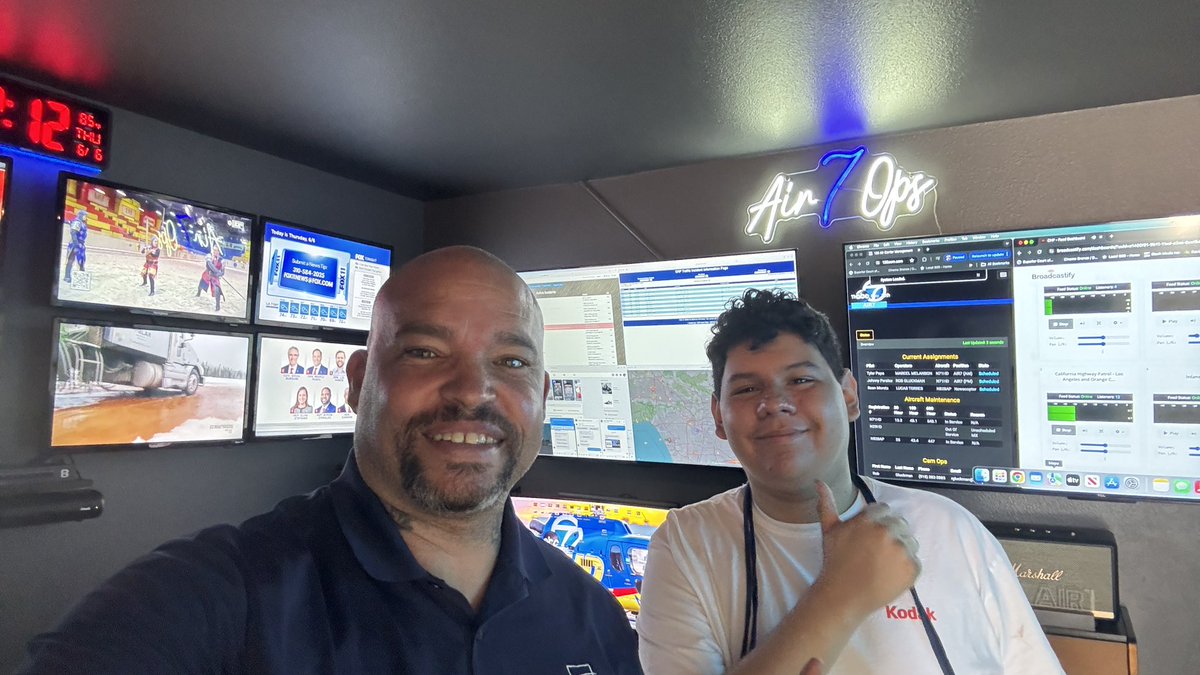 marcel_cameraop's tweet image. Chilling in the batcave with the new grad @PupscanLA #air7ops #helinet