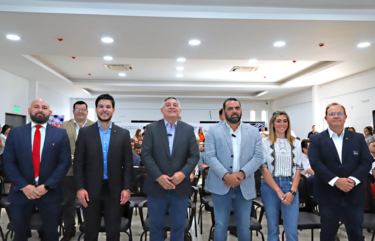 MINNAParaguay's tweet photo. ✳️El ministro @WalterGCpy asistió al Lanzamiento de los Juegos, Escolares, Estudiantiles, Nacionales (JEEN), organizado por la @sndpy en coordinación con el @MECpy. Las competencias deportivas inician en agosto y culminaran en noviembre.

#GobiernoDelParaguay https://t.co/6sT283JjHx