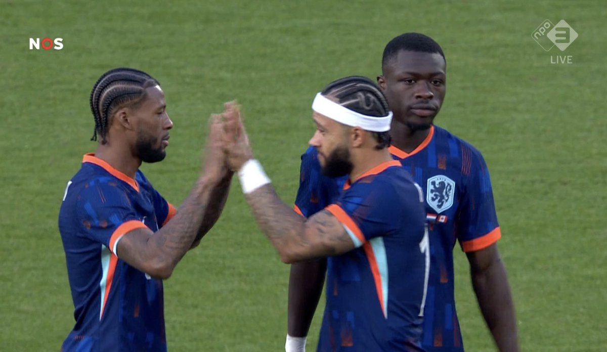 Ik: Memphis, hoeveel staat het? Gelijk?

Memphis: Het is Deuce.

#nedcan