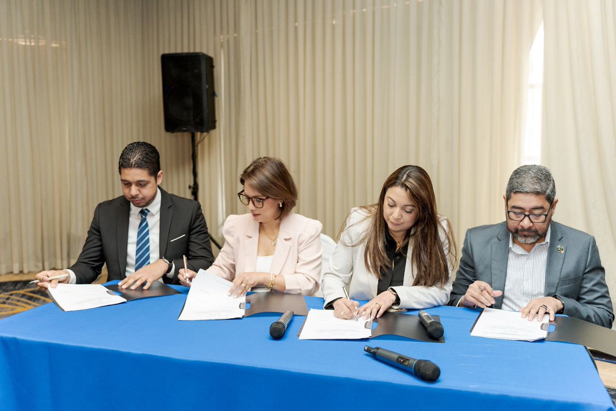 Hoy nos sumamos a la firma de un convenio interinstitucional para potenciar la ingeniería biomédica en Honduras. Gracias a <a href="/USAIDHonduras/">USAID Honduras</a> y el programa GHSC-PSM por promover esta alianza entre <a href="/saludgobhn/">Secretaría de Salud de Honduras, Oficial</a>, <a href="/AIBHhn/">AIBH</a>, <a href="/UNITEC_hn/">UNITEC Honduras</a> e INFOP