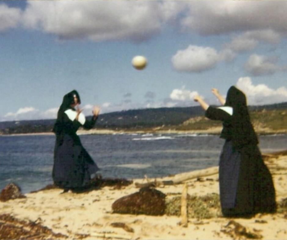 SNDdeN_EastWest's tweet photo. It's getting warmer and summer is fast approaching! βοΈ
In honor of sunny days ahead, enjoy this beautiful picture from our archives.
#MakingKnownGodsGoodness #SistersofNotreDamedeNamur #SNDdeN #catholic https://t.co/DDxDCorTTv
