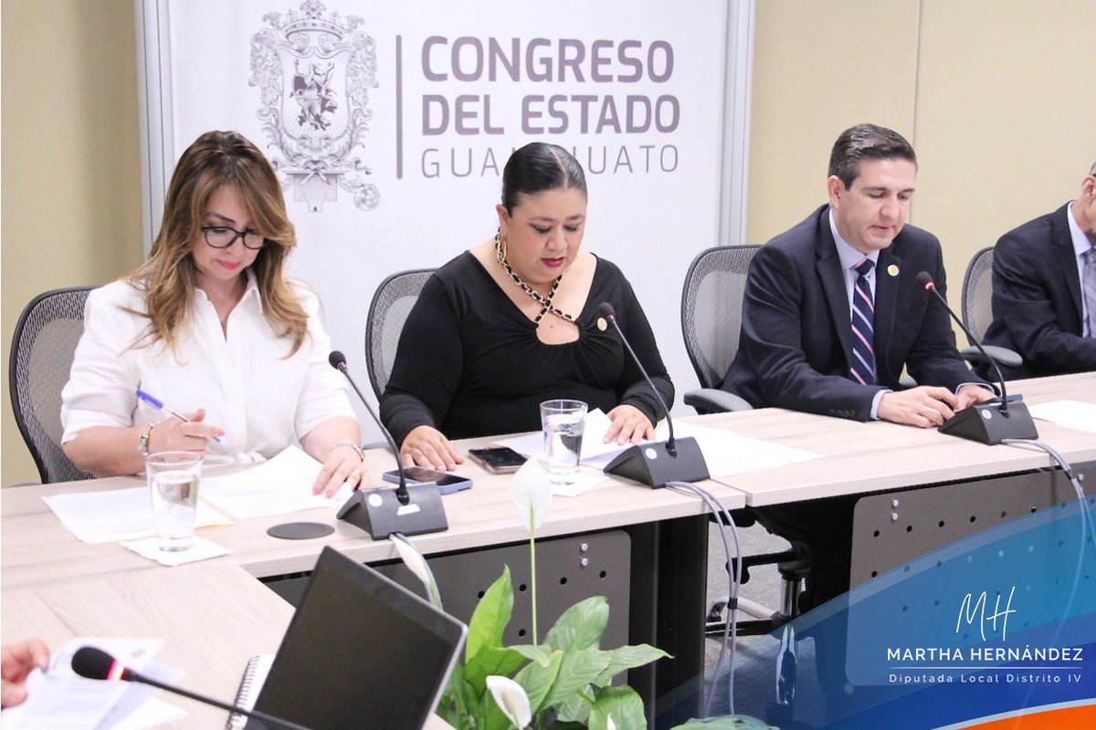 marthahdezgto's tweet photo. Continuamos trabajando con dedicación y compromiso en nuestra reunión de Mesa Directiva, en el Congreso del Estado 🤝💙
#ConLaFuerzaDeLaGente #MarthaHernández #DistritoIV https://t.co/VgtFY6tp5H
