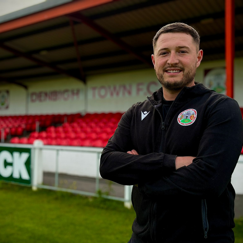 DenbighTownFC's tweet photo. STAFF NEWS | Simon Roberts Appointed First-Team Coach

We're pleased to welcome Simon Roberts who joins Dewi Llion's management team 🤝 

#DTFC