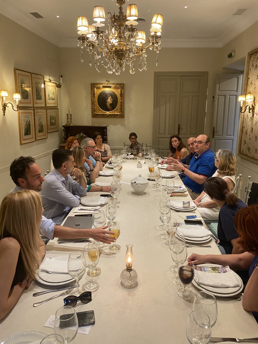 Reunión del grupo de <a href="/ETVSEMES/">ETV-SEMES</a>. Hoy nos faltan miembros,  pero aunque no presencialmente… están con nosotros. 

Seguimos:
¡¡Nuevas ideas, nuevos proyectos y muchas ganas!! 

#SEMES2024