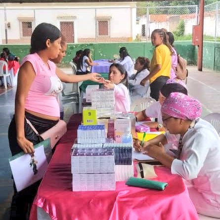 #6Jun Gran Misión Venezuela Joven continúa con la Atención Integral de nuestros muchachos y muchachas, a través del Vértice 'Soy Saludable' #Aragua #PuebloLealSiempre <a href="/NicolasMaduro/">Nicolás Maduro</a> <a href="/MagaGutierrezV/">Magaly Gutiérrez Viña</a> <a href="/Soykarinacarpio/">Karina Carpio</a> <a href="/MinSaludVE/">MPPSalud</a> <a href="/GobiernoAragua_/">Gobierno Aragua</a>
¡Vamos a Cuidarnos!