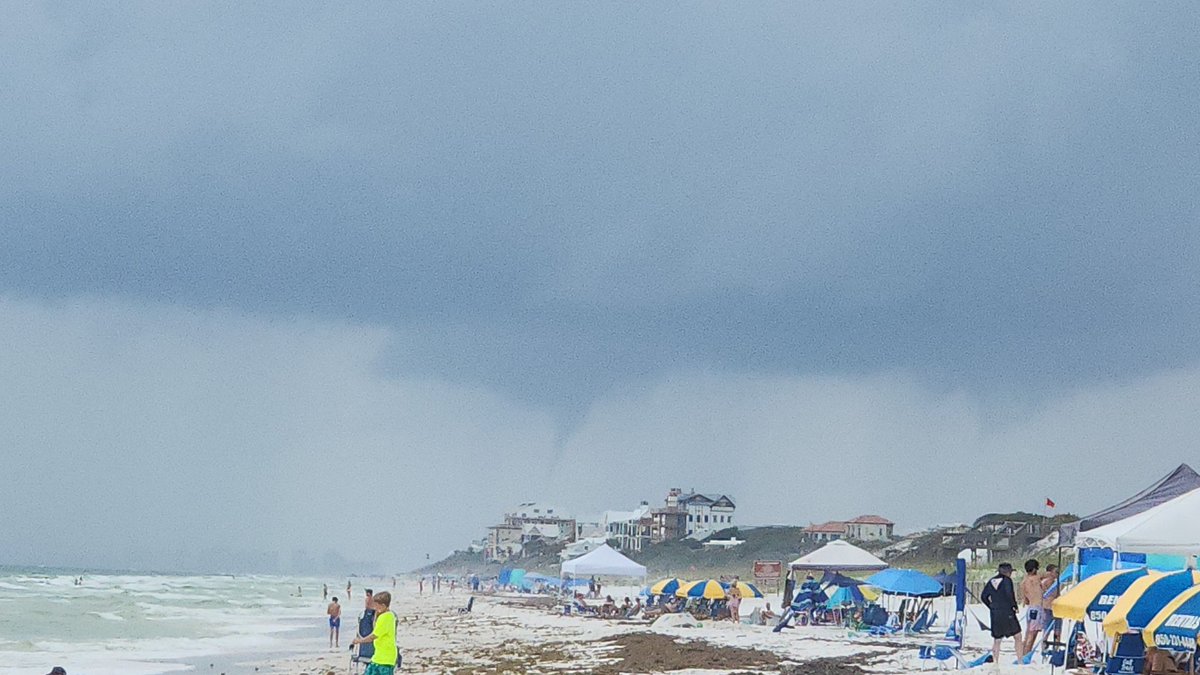 agee_david's tweet photo. @spann is this what you would call a scud cloud over @destinflorida or water spout? https://t.co/av5kSsw5O6