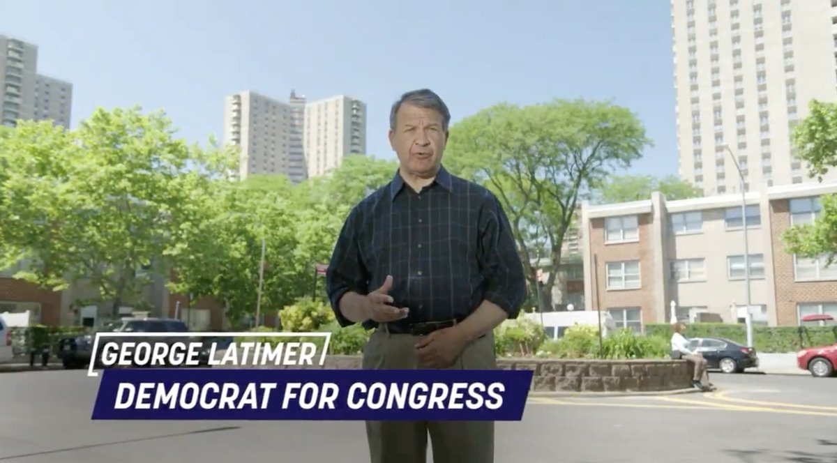 aaronnarraph's tweet photo. I'm gonna explain #GreenscreenGate:

1) The first shot is greenscreened. The woman in the background isn't moving.

2) Later in the ad, that woman STILL isn't moving. That's because they don't have supporters to film in Co-op City, so the people walking by are greenscreened in. https://t.co/b7oBDgbj2T