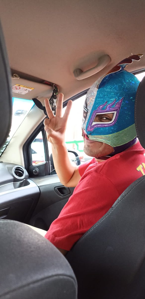El Tacubo luchador tweet media