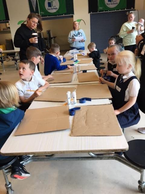 PirieParkPS's tweet photo. Yesterday at Messy Science we were thinking about light & dark π€ we made our own sundials βοΈ recreated the plough star constellation β¨ using paper cups and we even made our own glow sticks π« We had fun learning more about our wonderful world πβ€οΈ #familylearning #stemglasgow https://t.co/sWnjW7acp3