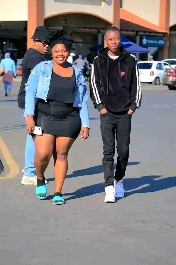 When you see someone driving your dream car🤭🤭
I can't kill myself 😂