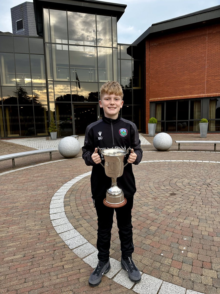 Benjiballer5's tweet photo. I attended the draw for @thecraigavoncup tonight. Nice to meet @SportyNeesy and I’m happy with the group @GreenislandFC got. Roll on 29th June. Can’t wait 👊⚽️🔥 #craigavoncup #football #tournament #cupdraw https://t.co/by8pTc6mH6