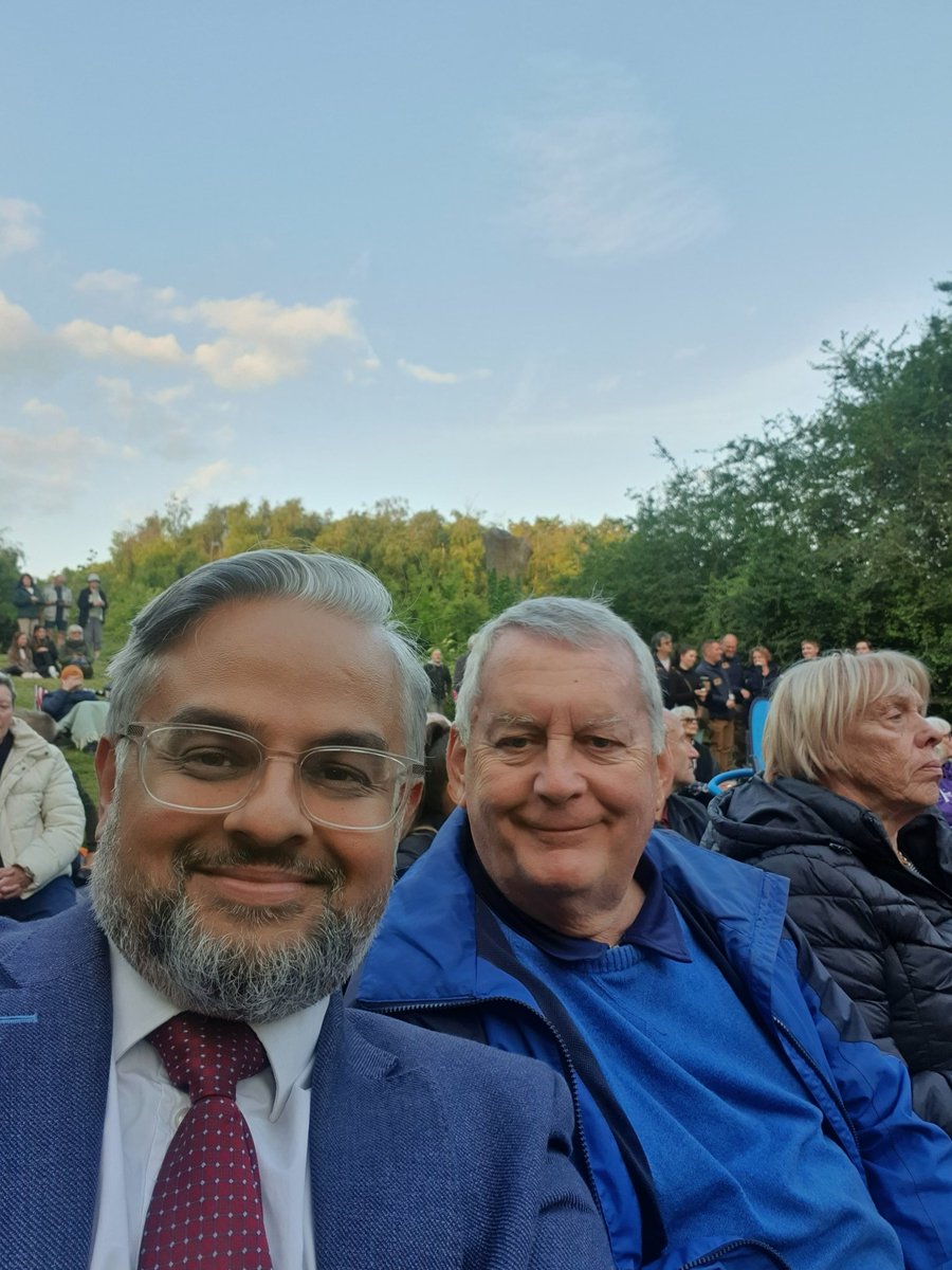 AlamCllr's tweet photo. #OWBC remembers those heroes of D-Day who made the ultimate sacrifice @NeilDotObrien @owconservatives @HboroTories @CllrDTaylor @RakeshChander51 @CllrPhilKing @SimonWhelband @BohemianBudda @pritijo63 @kartik_kavi @LeicsCC_Cons @HemanttBhatia @Mahal_Rani @kevin_feltham https://t.co/vvlQueEDOL