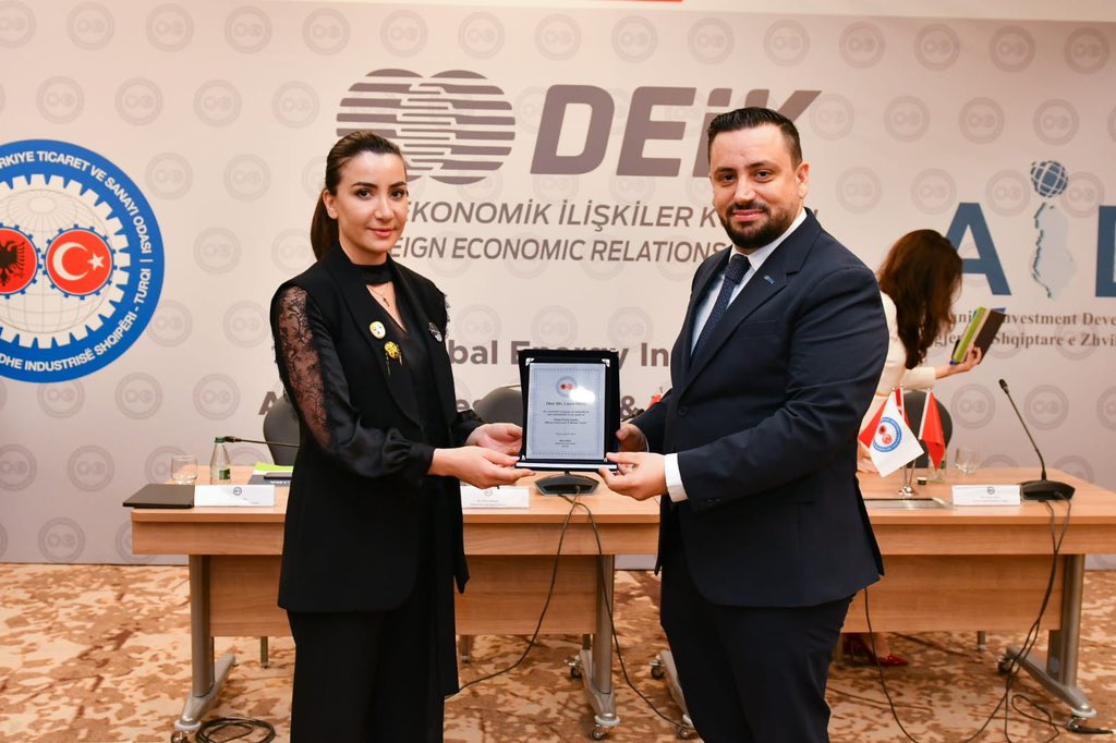Türkiye Dış Ekonomik İlişkiler Kurulu (DEİK) ve Arnavutluk Yatırım Geliştirme Ajansı (AIDA) işbirliği ile Arnavutluk'ta Enerji Yatırımları ve Piyasa Trendleri konulu panelimizi gerçekleştirdik.