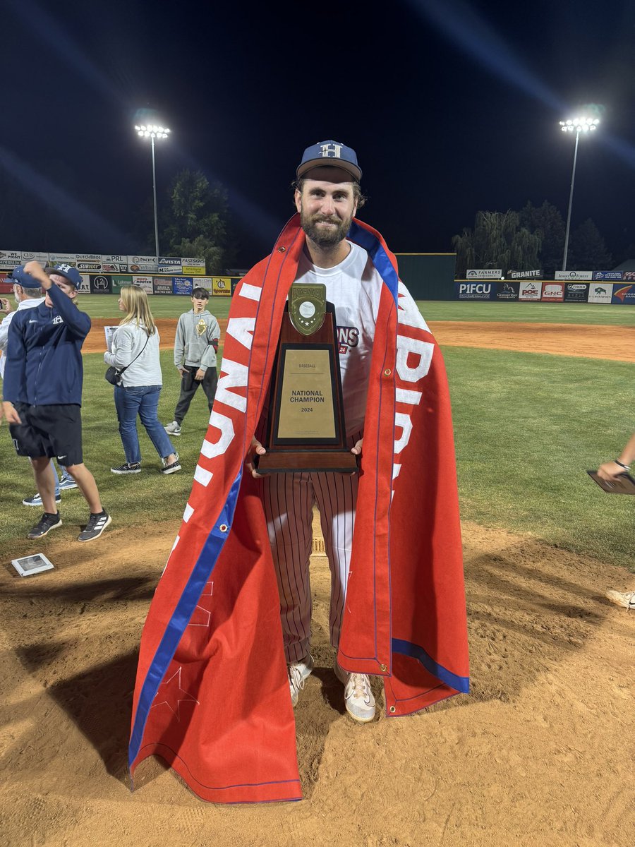 JustinDrury's tweet photo. 4 Years came and went, could be more grateful to have been apart of HIU’s program. 

2024 Final Stat line: 
10-0
3.48 ERA
75 innings 
66 K’s

Career Stat line:
14-1
3.34 ERA
110 innings 
107 K’s https://t.co/eqS1YnXXdd