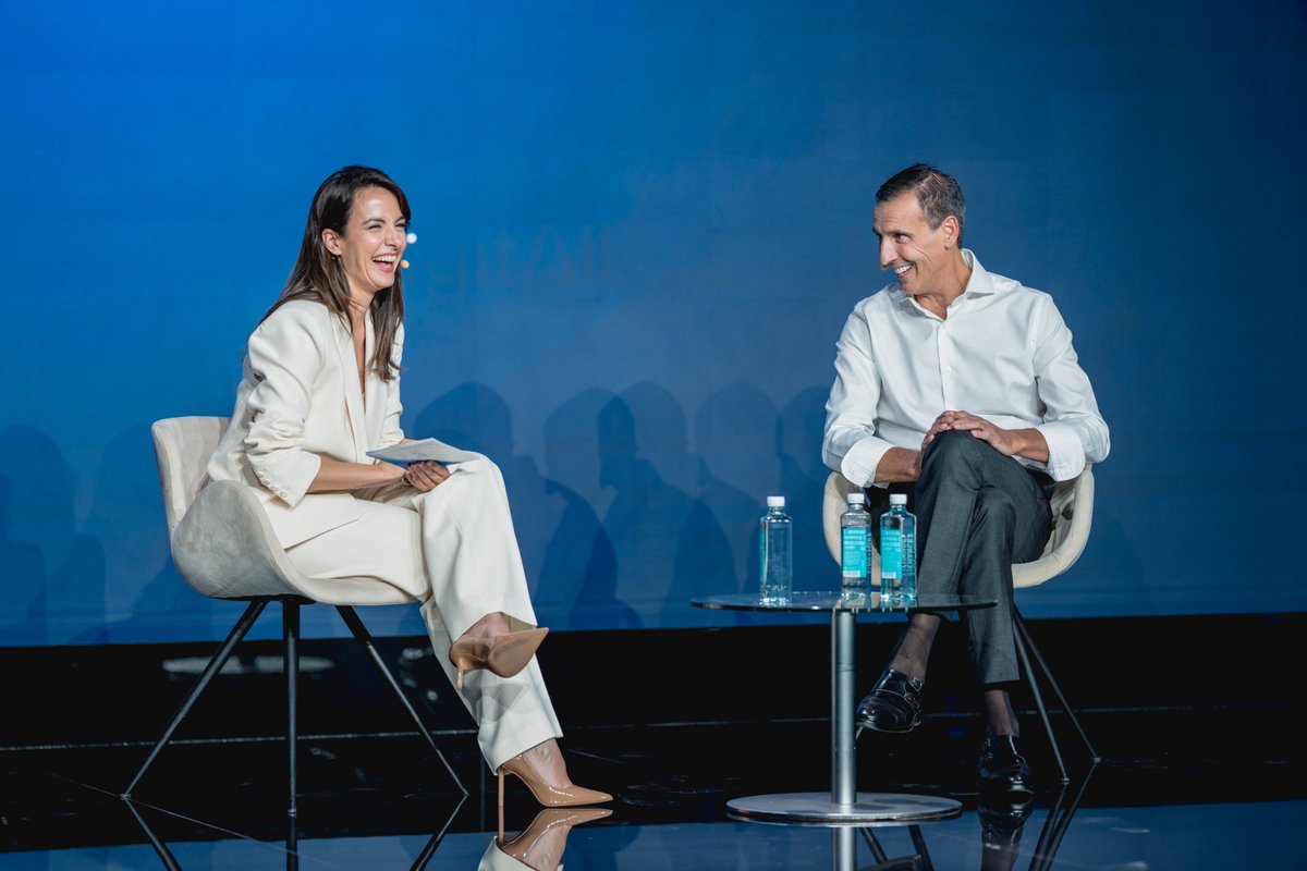 TelefonicaTech's tweet photo. @EstherVaqueroH Cerramos un #DigitAll24 de lo más especial. 🚀
 
Gracias a todos nuestros expertos y clientes que han compartido con nosotros esta jornada de pura actualidad tecnológica. 
 
 ¡Nos vemos al año que viene! 🙌🏻 https://t.co/p1ltGoMjFZ