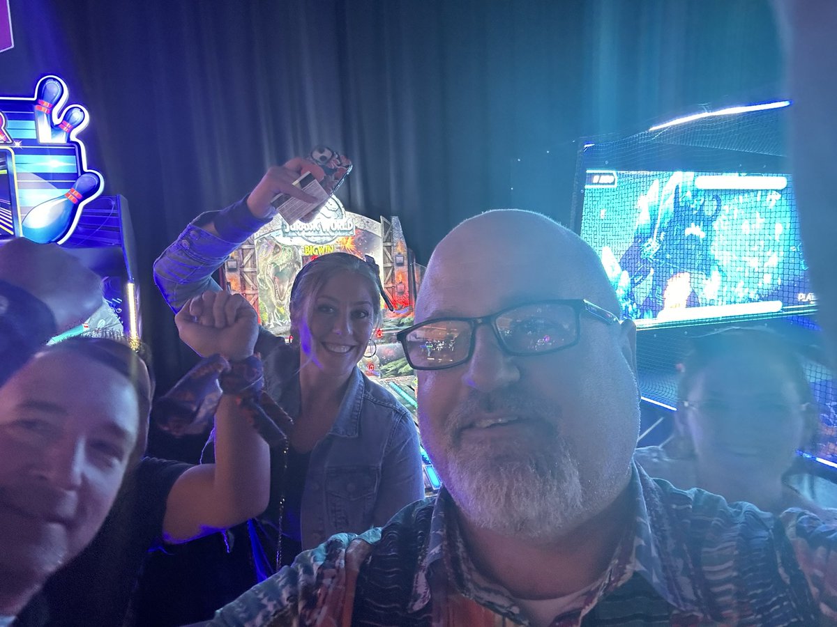 TomLuedloff's tweet photo. #dnbteambuilding https://t.co/J5Hn6WNmSm
